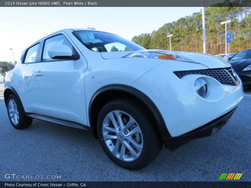 Front 3/4 View of 2014 Juke NISMO AWD