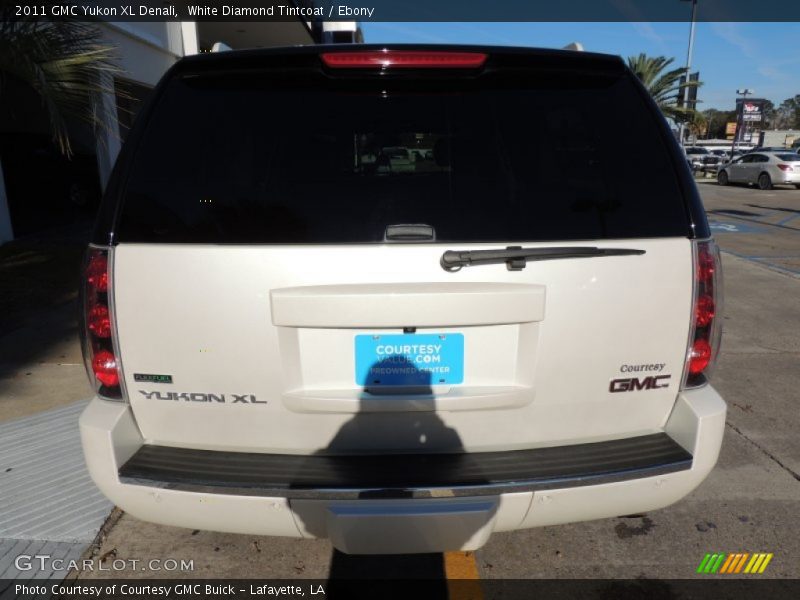 White Diamond Tintcoat / Ebony 2011 GMC Yukon XL Denali