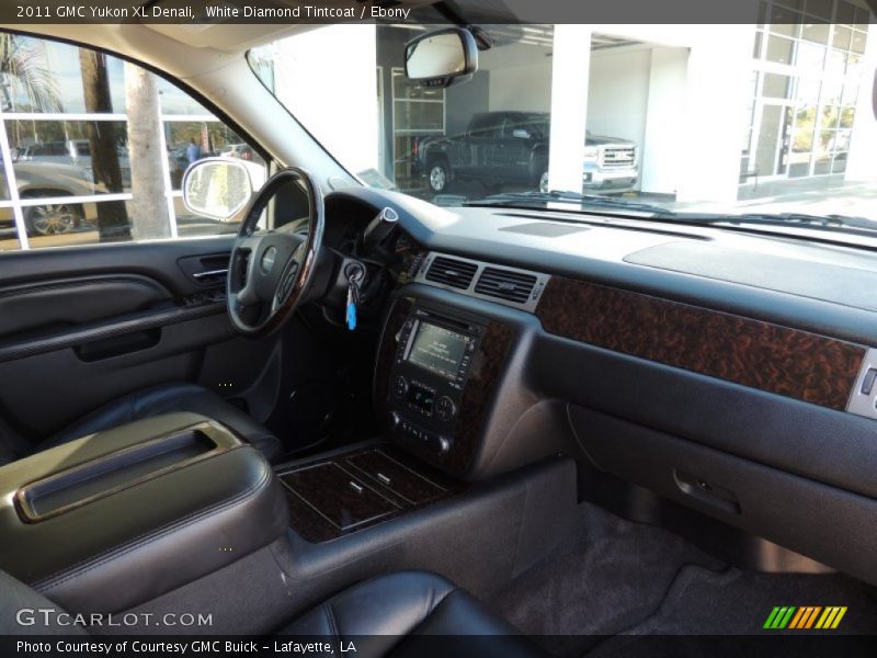 White Diamond Tintcoat / Ebony 2011 GMC Yukon XL Denali