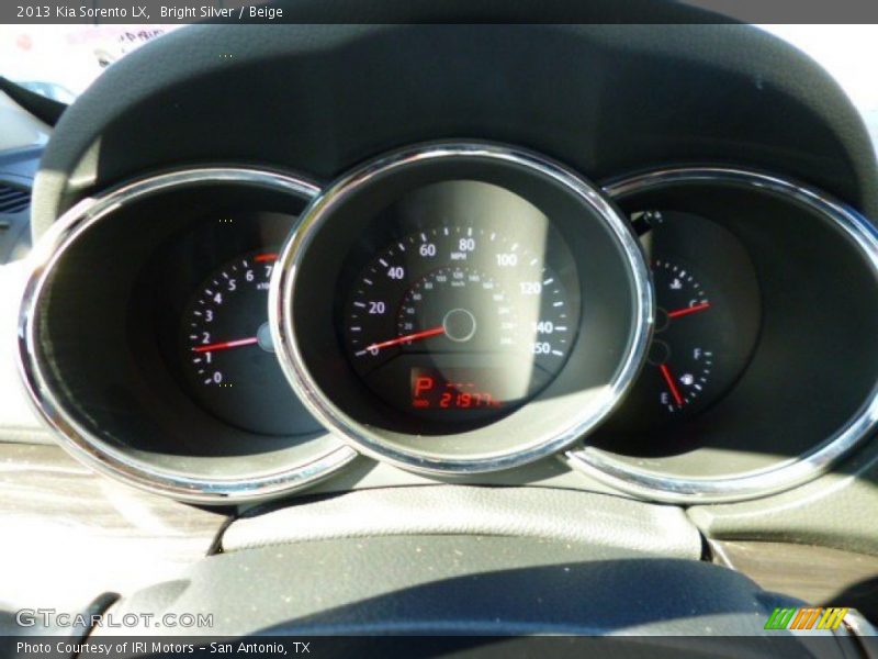 Bright Silver / Beige 2013 Kia Sorento LX