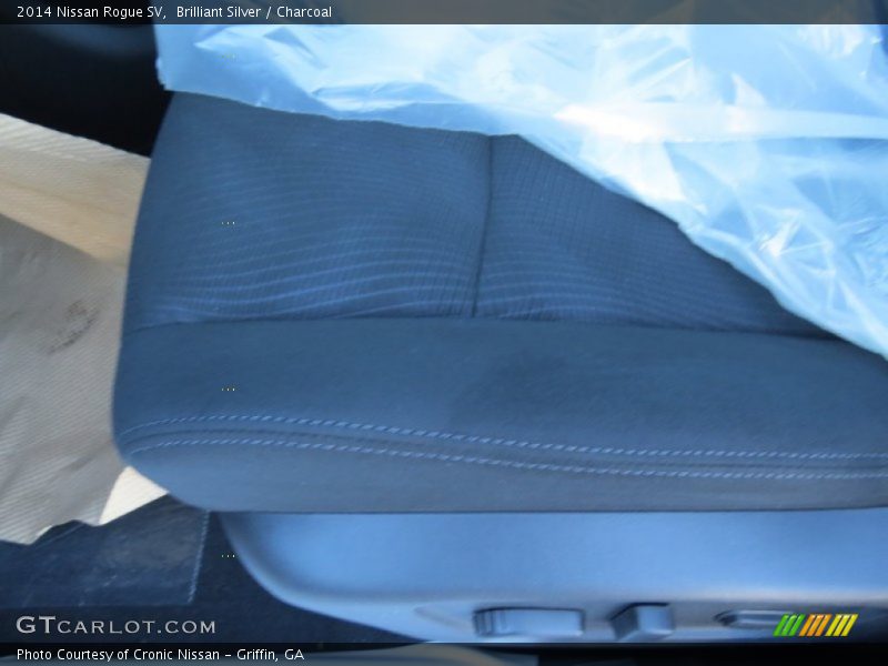 Brilliant Silver / Charcoal 2014 Nissan Rogue SV