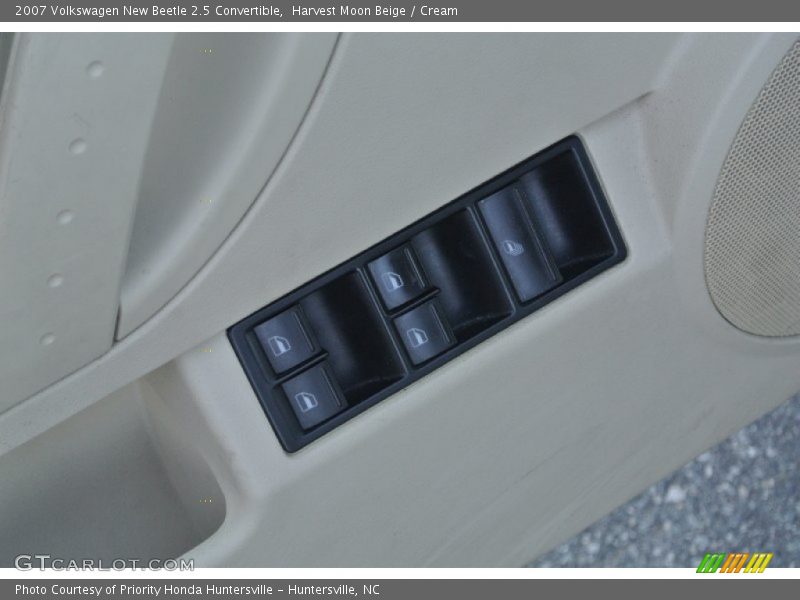 Harvest Moon Beige / Cream 2007 Volkswagen New Beetle 2.5 Convertible