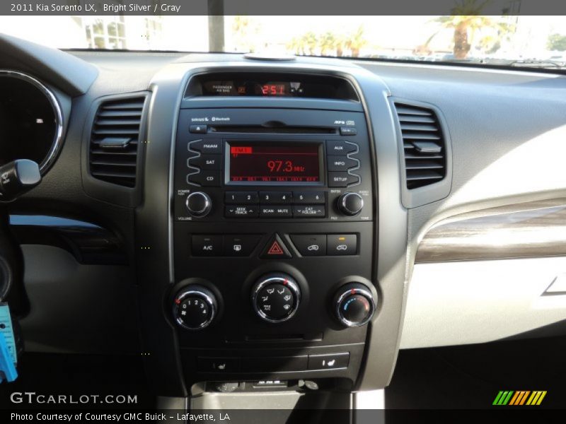 Bright Silver / Gray 2011 Kia Sorento LX
