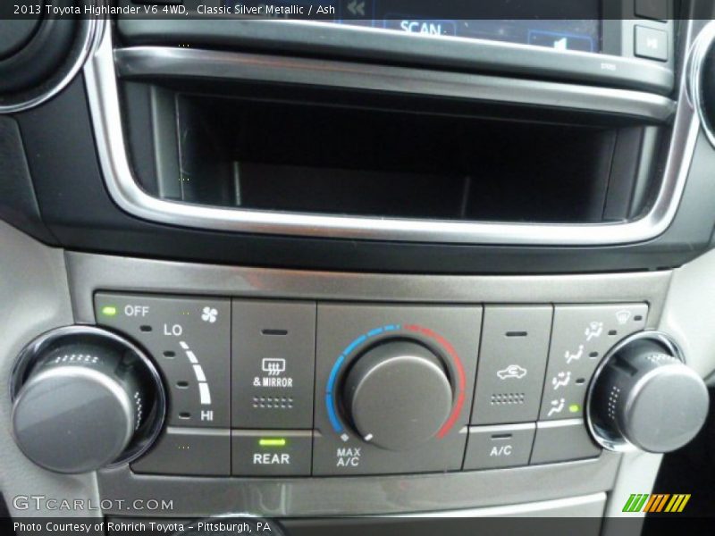 Classic Silver Metallic / Ash 2013 Toyota Highlander V6 4WD