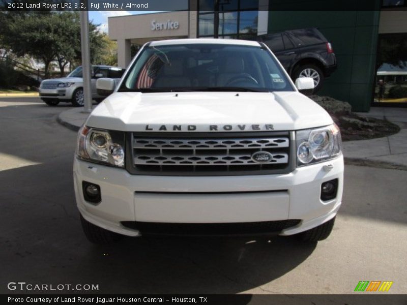 Fuji White / Almond 2012 Land Rover LR2 3.2