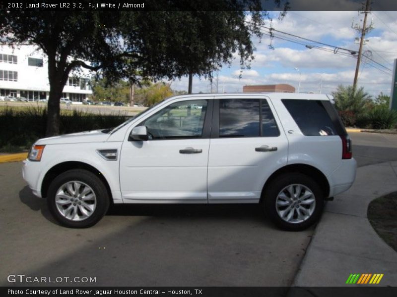 Fuji White / Almond 2012 Land Rover LR2 3.2