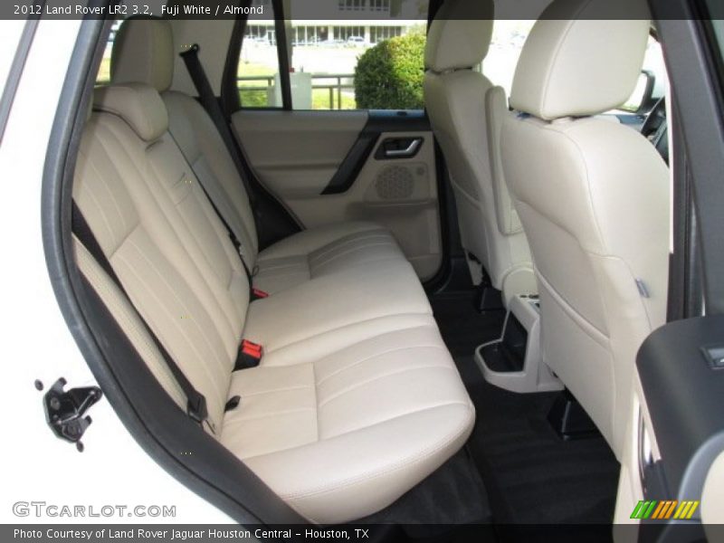 Fuji White / Almond 2012 Land Rover LR2 3.2