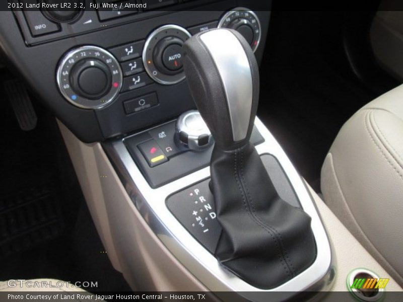 Fuji White / Almond 2012 Land Rover LR2 3.2