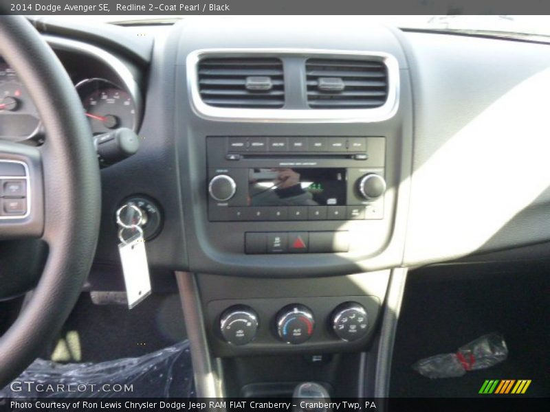 Redline 2-Coat Pearl / Black 2014 Dodge Avenger SE