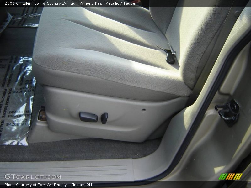 Light Almond Pearl Metallic / Taupe 2002 Chrysler Town & Country EX