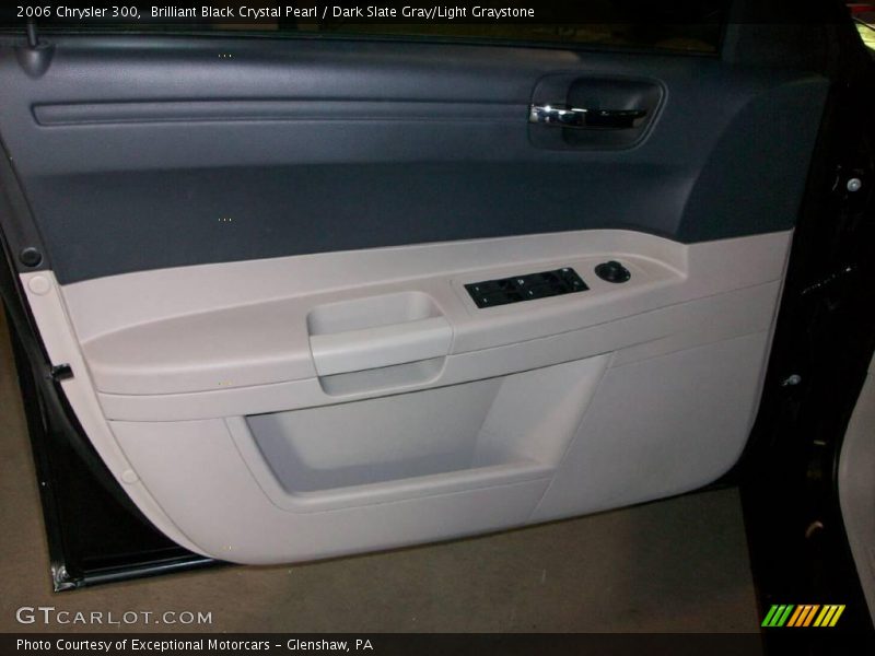 Brilliant Black Crystal Pearl / Dark Slate Gray/Light Graystone 2006 Chrysler 300