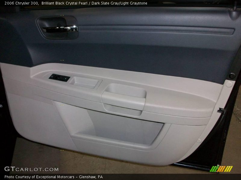 Brilliant Black Crystal Pearl / Dark Slate Gray/Light Graystone 2006 Chrysler 300