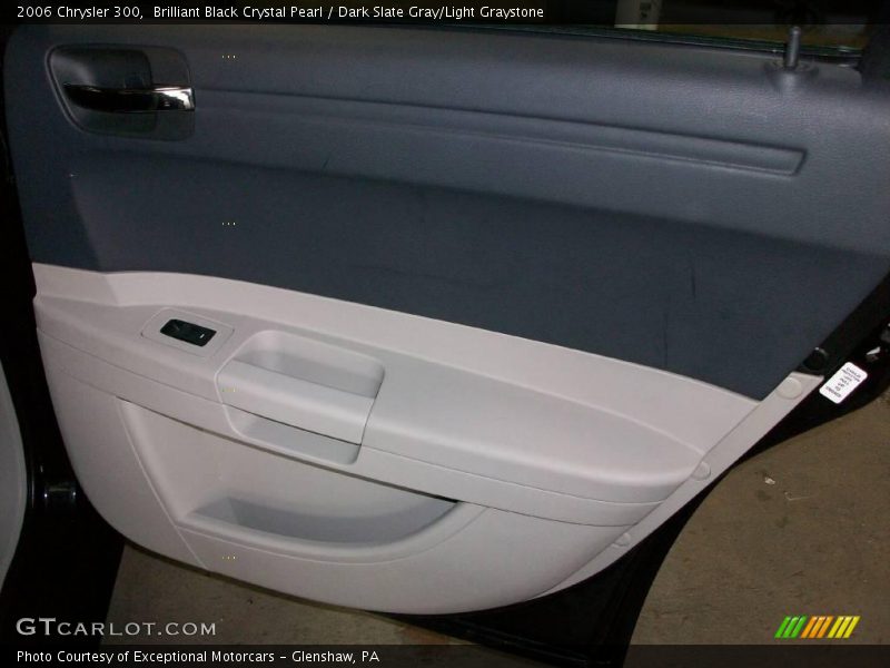 Brilliant Black Crystal Pearl / Dark Slate Gray/Light Graystone 2006 Chrysler 300