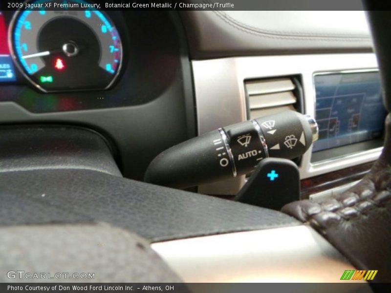 Botanical Green Metallic / Champagne/Truffle 2009 Jaguar XF Premium Luxury