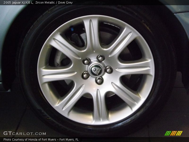 Zircon Metallic / Dove Grey 2005 Jaguar XJ XJ8 L