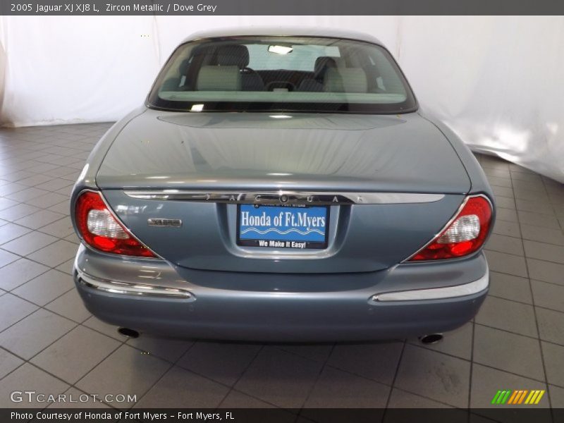 Zircon Metallic / Dove Grey 2005 Jaguar XJ XJ8 L