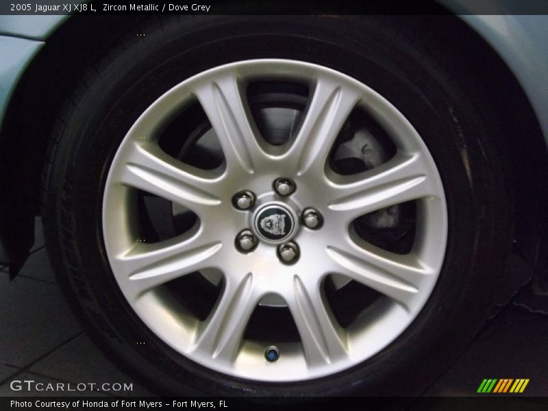 Zircon Metallic / Dove Grey 2005 Jaguar XJ XJ8 L