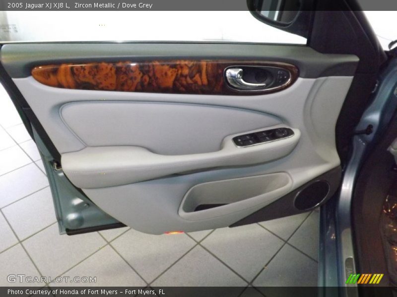 Zircon Metallic / Dove Grey 2005 Jaguar XJ XJ8 L