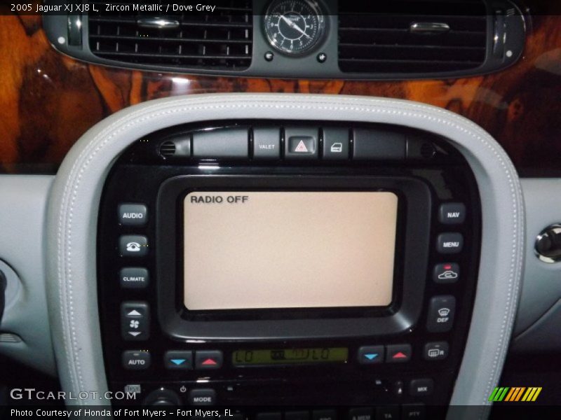 Zircon Metallic / Dove Grey 2005 Jaguar XJ XJ8 L