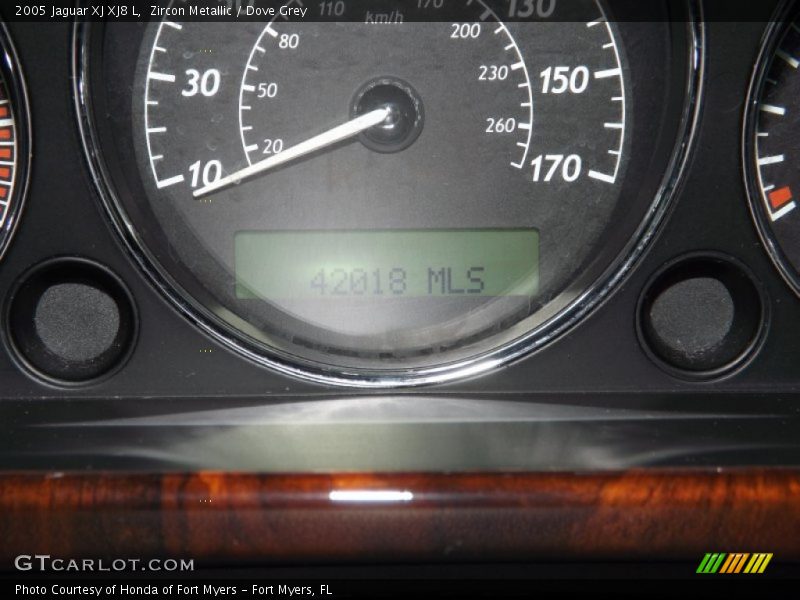 Zircon Metallic / Dove Grey 2005 Jaguar XJ XJ8 L