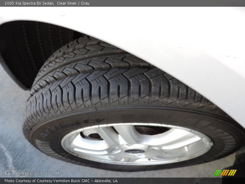 Clear Silver / Gray 2005 Kia Spectra EX Sedan