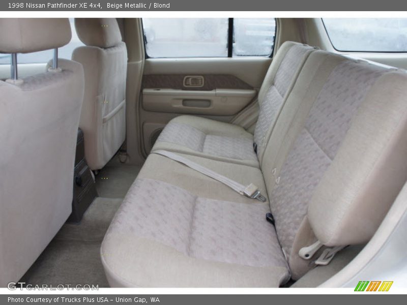 Beige Metallic / Blond 1998 Nissan Pathfinder XE 4x4