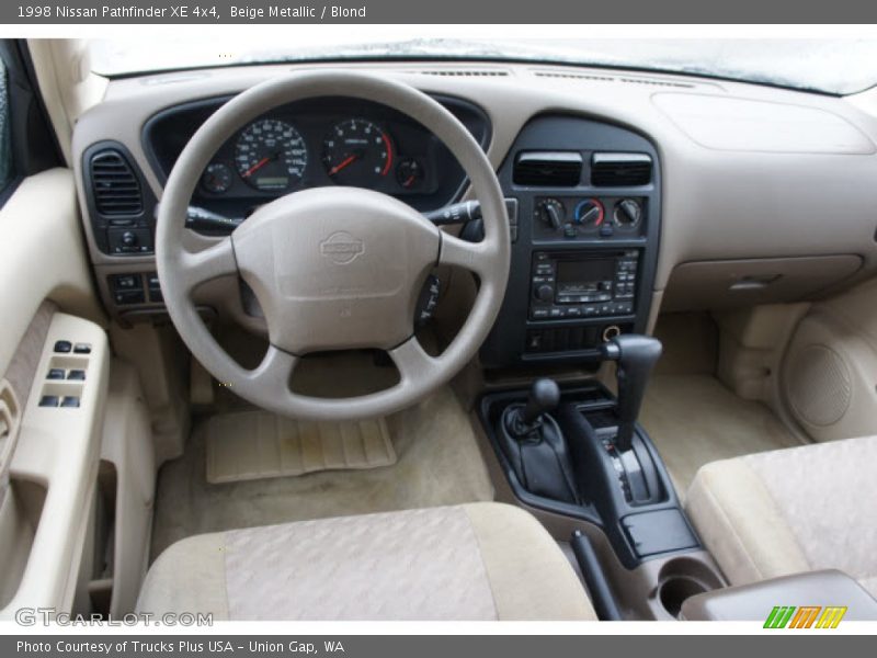 Beige Metallic / Blond 1998 Nissan Pathfinder XE 4x4