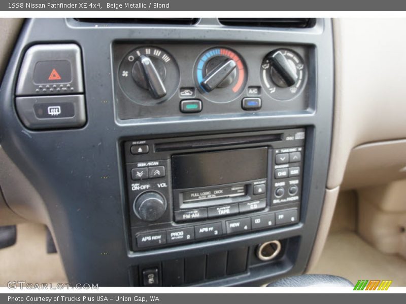 Beige Metallic / Blond 1998 Nissan Pathfinder XE 4x4