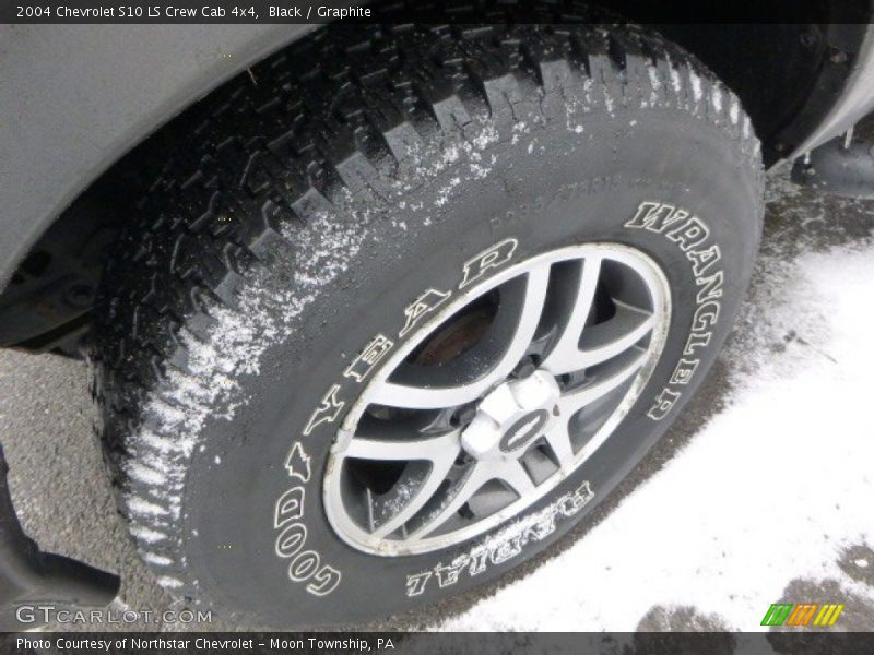 Black / Graphite 2004 Chevrolet S10 LS Crew Cab 4x4