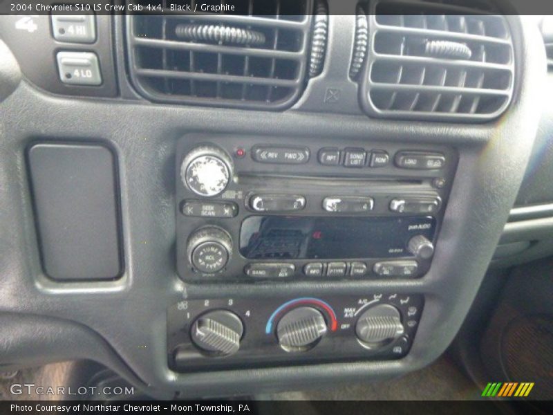 Black / Graphite 2004 Chevrolet S10 LS Crew Cab 4x4