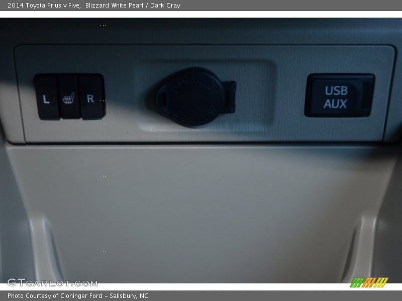 Blizzard White Pearl / Dark Gray 2014 Toyota Prius v Five