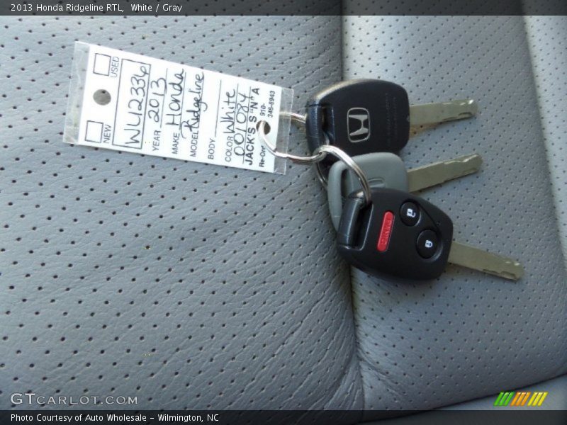 White / Gray 2013 Honda Ridgeline RTL