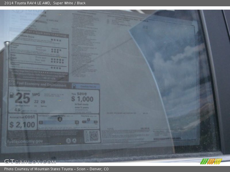 Super White / Black 2014 Toyota RAV4 LE AWD