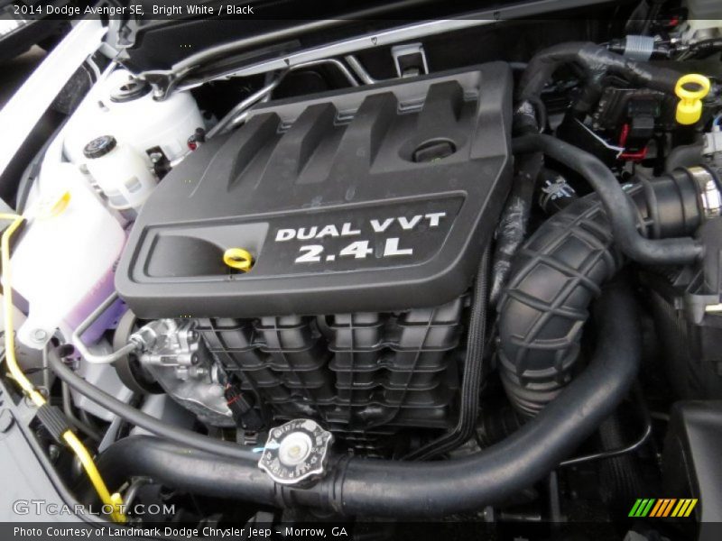 Bright White / Black 2014 Dodge Avenger SE
