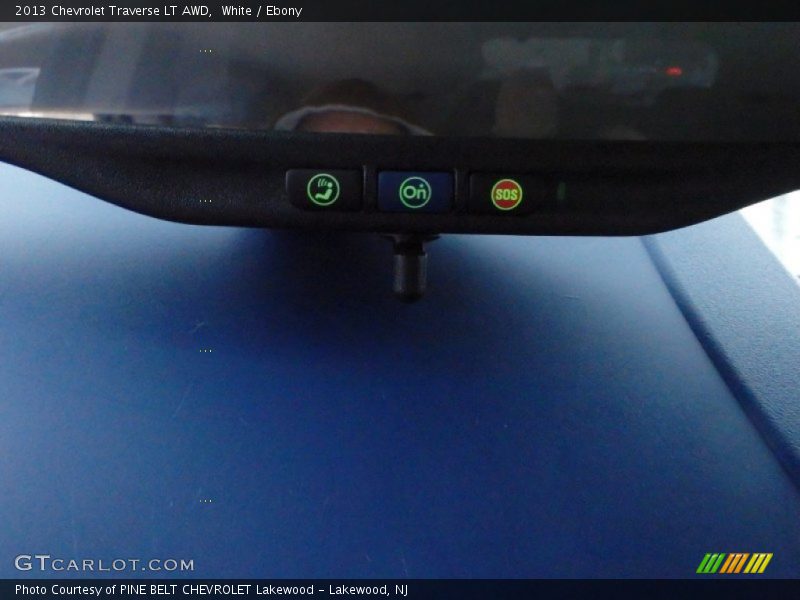 White / Ebony 2013 Chevrolet Traverse LT AWD