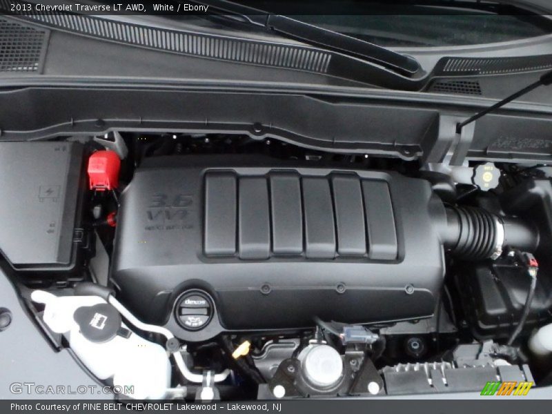 White / Ebony 2013 Chevrolet Traverse LT AWD