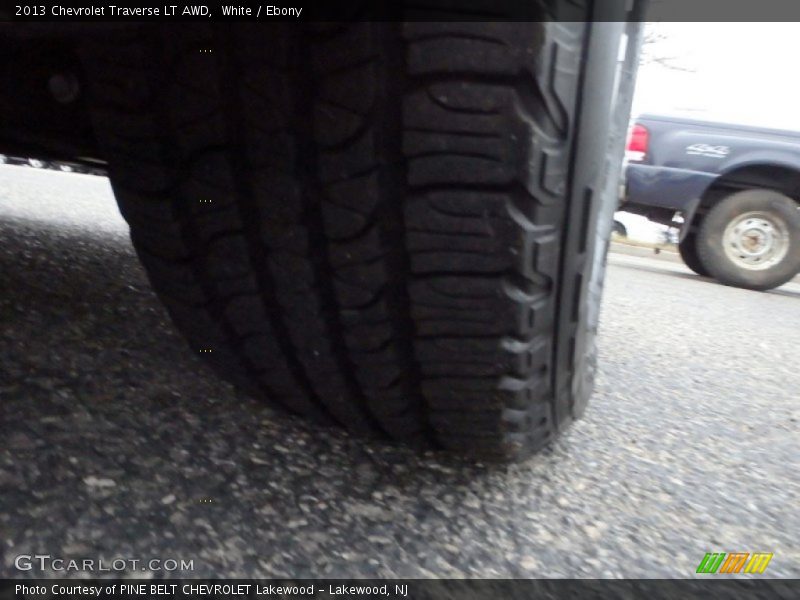 White / Ebony 2013 Chevrolet Traverse LT AWD