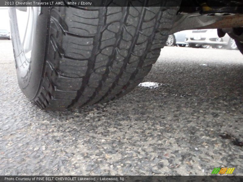 White / Ebony 2013 Chevrolet Traverse LT AWD