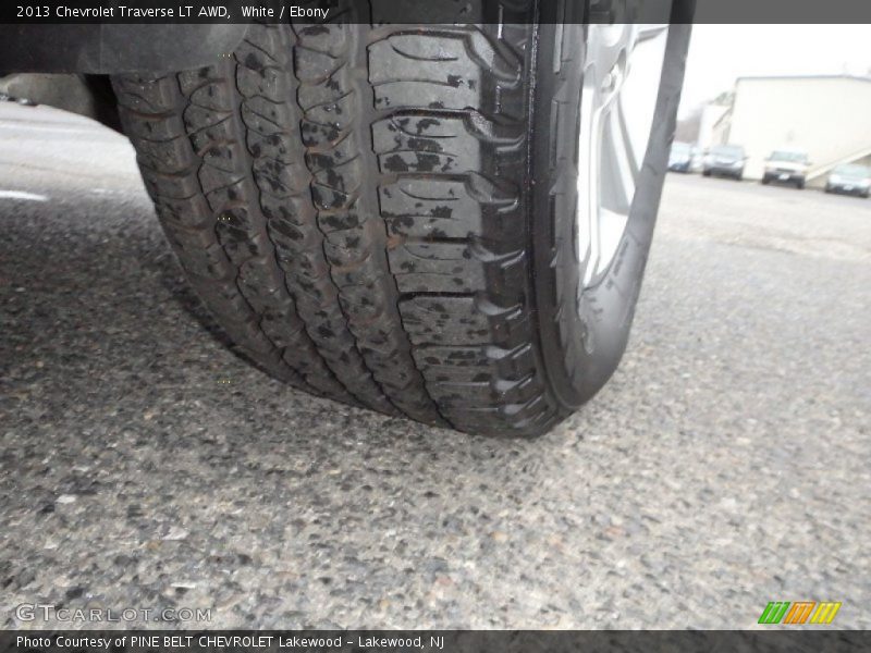 White / Ebony 2013 Chevrolet Traverse LT AWD