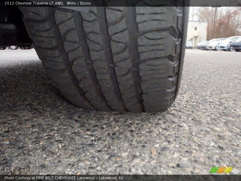 White / Ebony 2013 Chevrolet Traverse LT AWD