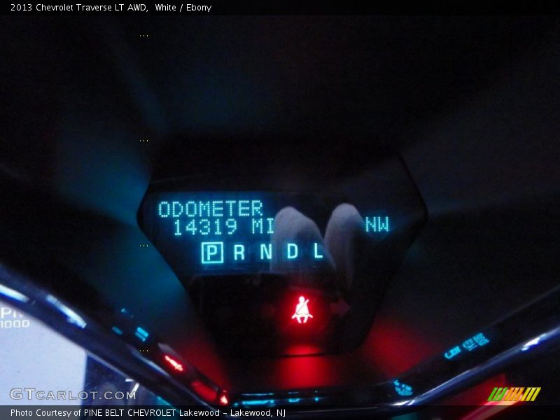 White / Ebony 2013 Chevrolet Traverse LT AWD