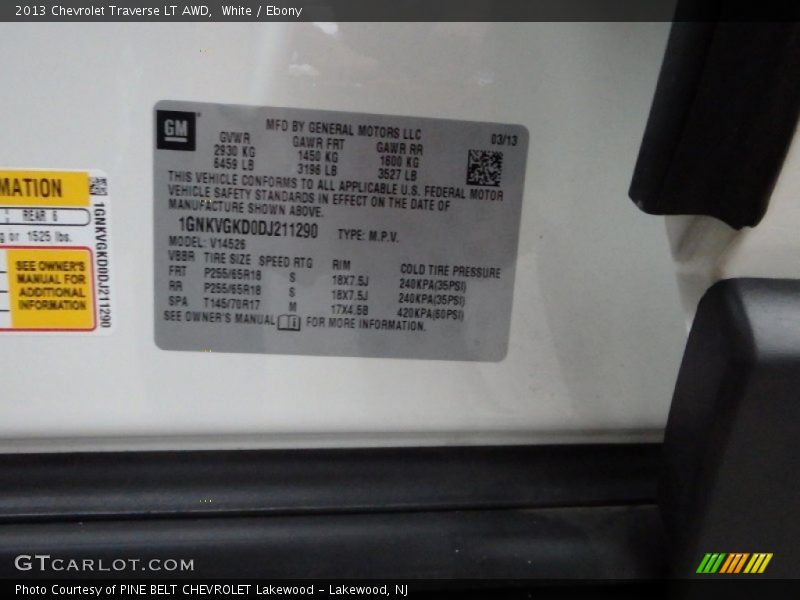 White / Ebony 2013 Chevrolet Traverse LT AWD
