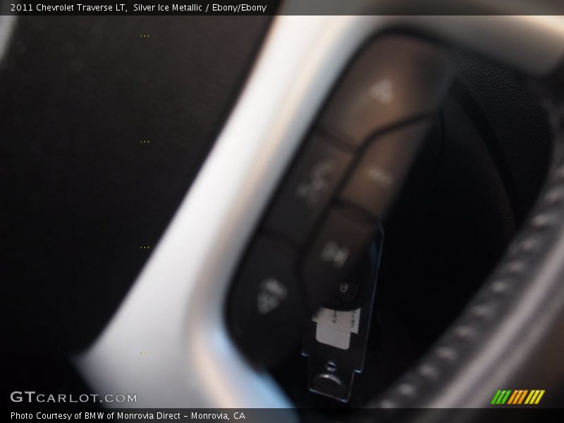 Silver Ice Metallic / Ebony/Ebony 2011 Chevrolet Traverse LT