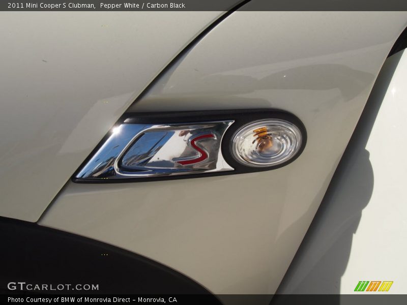 Pepper White / Carbon Black 2011 Mini Cooper S Clubman