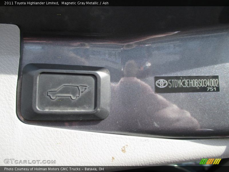Magnetic Gray Metallic / Ash 2011 Toyota Highlander Limited