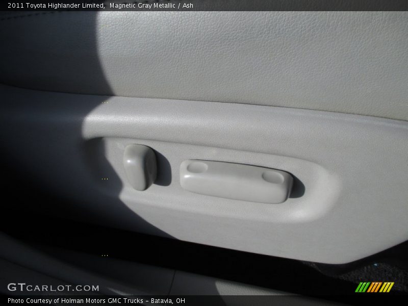 Magnetic Gray Metallic / Ash 2011 Toyota Highlander Limited
