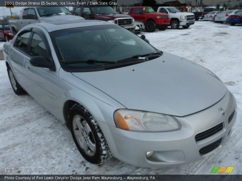 Front 3/4 View of 2001 Stratus ES Sedan
