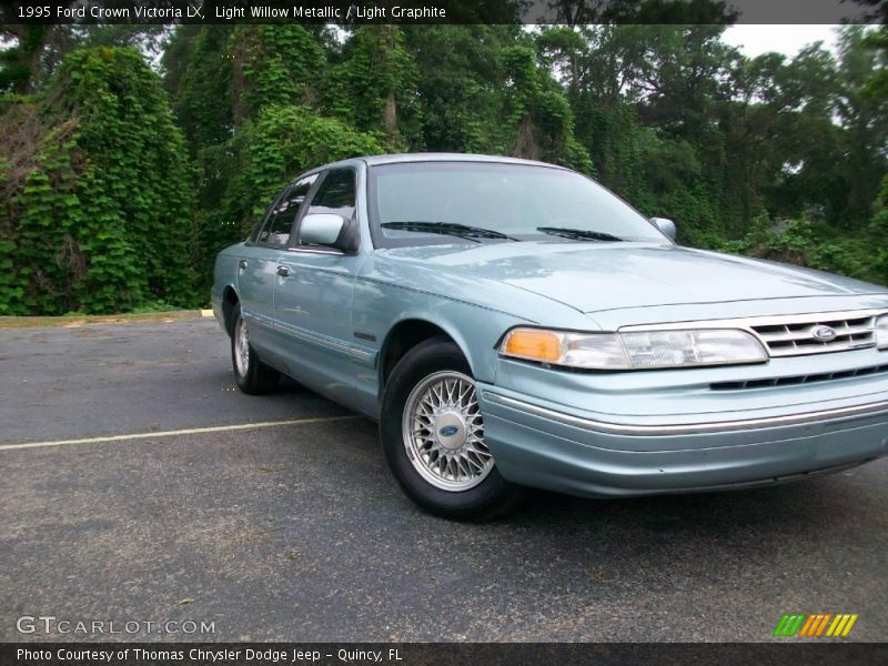 Light Willow Metallic / Light Graphite 1995 Ford Crown Victoria LX