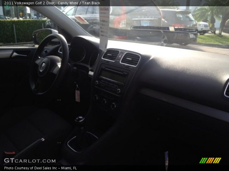 Candy White / Titan Black 2011 Volkswagen Golf 2 Door