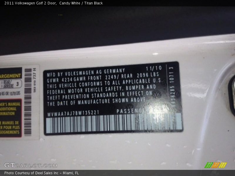 Candy White / Titan Black 2011 Volkswagen Golf 2 Door